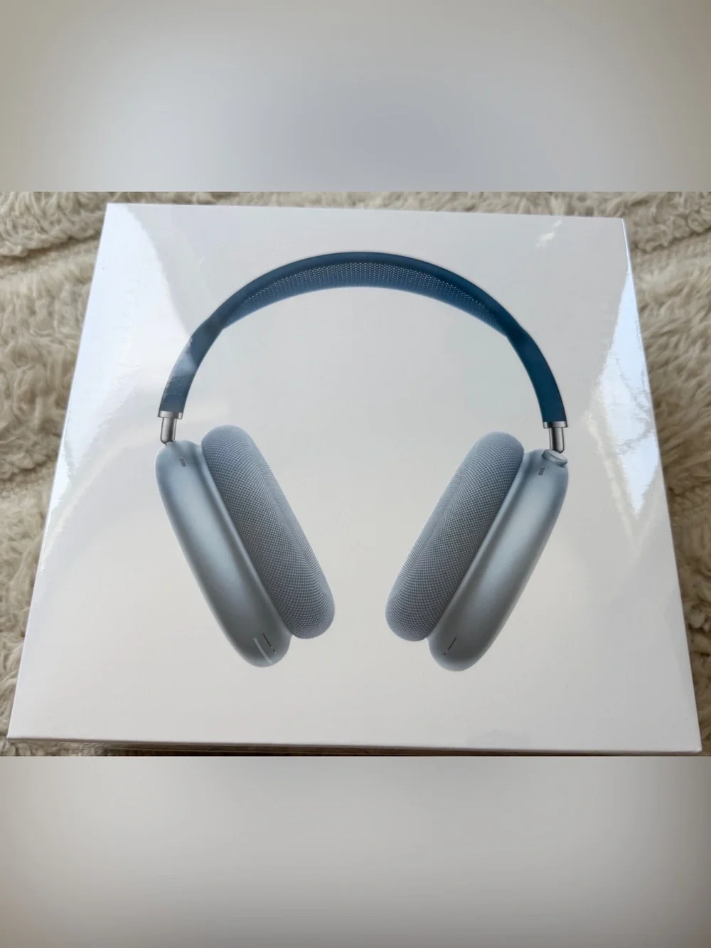 Apple AirPods Max Headphones in Sky Blue with Smart Case